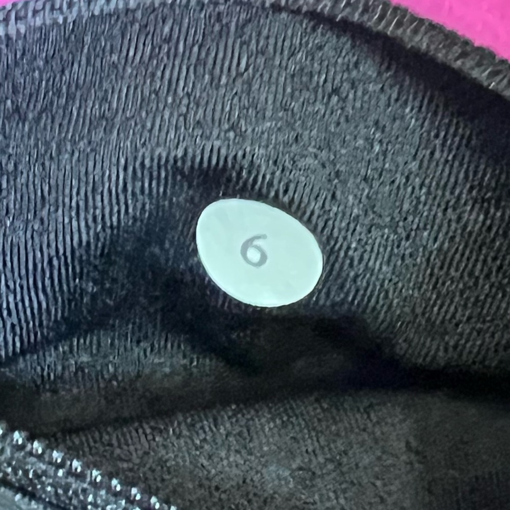 Lululemon Run: Pace Tight
Pinkelicious / Black / Parfait Pink - Size 6 - Picture 13 of 15